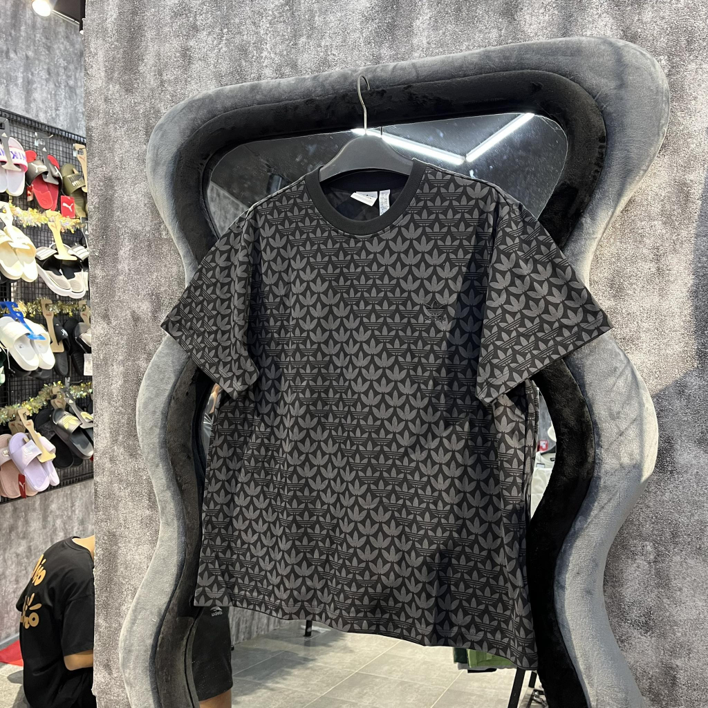 Áo thun tay ngắn adidas Trefoil Monogram Tee Black II3180 màu Đen Họa Tiết Ba Lá Chìm | PiuPiu