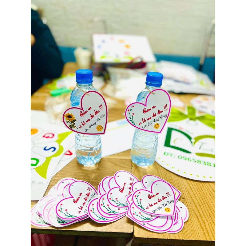 Tag gắn chai nước kèm dây cước