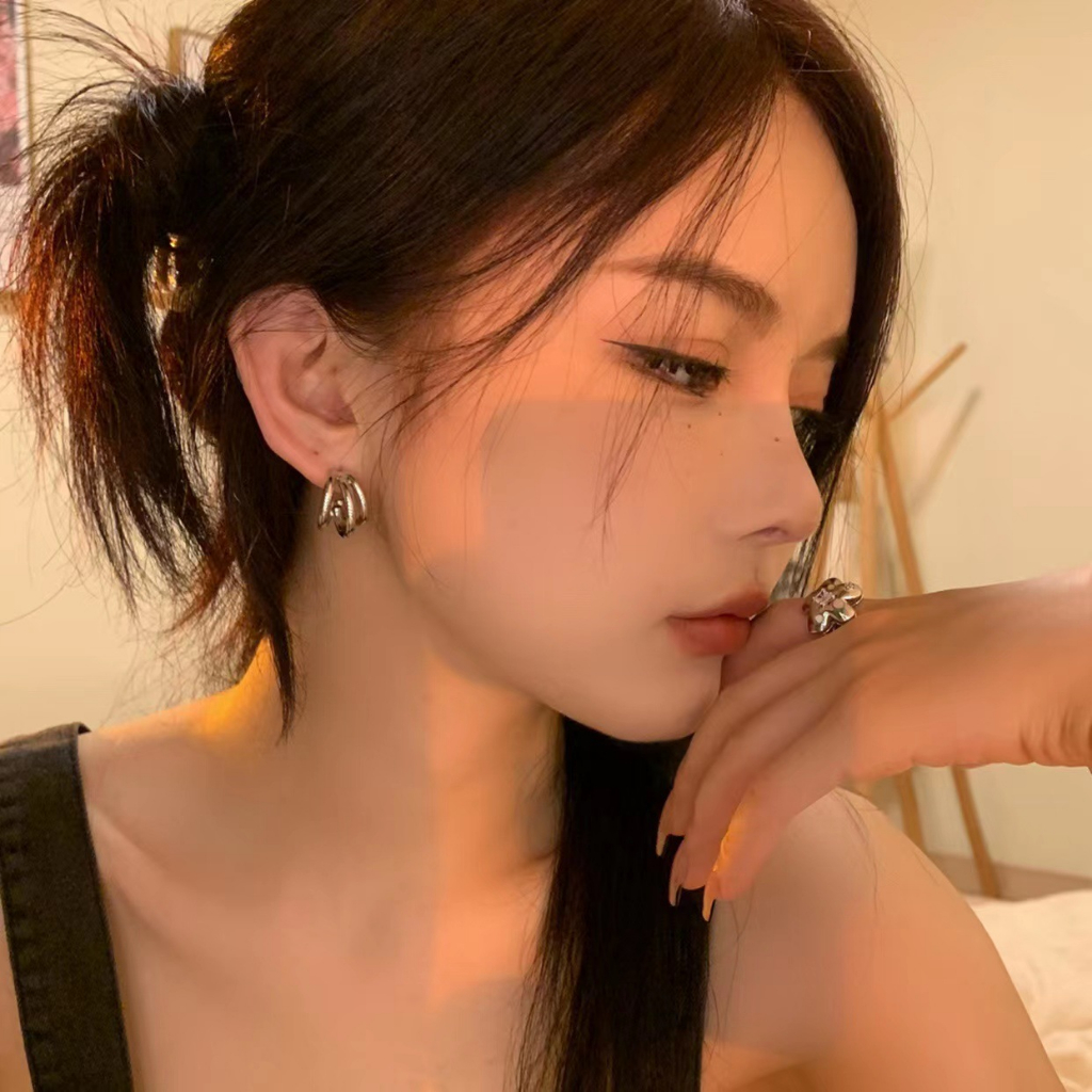 Bông tai tròn xoắn lò xo nữ loại lớn thiết kế tinh tế mới 2023