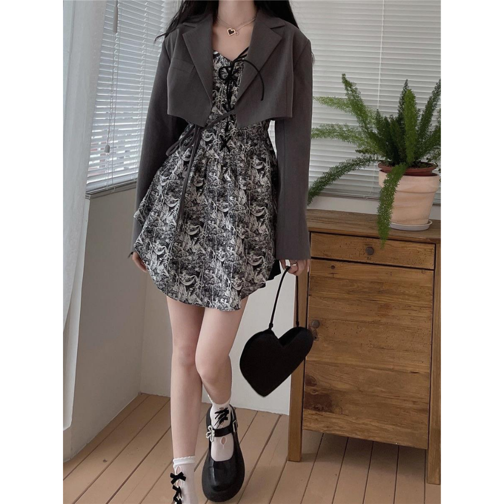 Set váy Ullzang đi kèm áo khoác blazer croptop tiểu thư sang chảnh