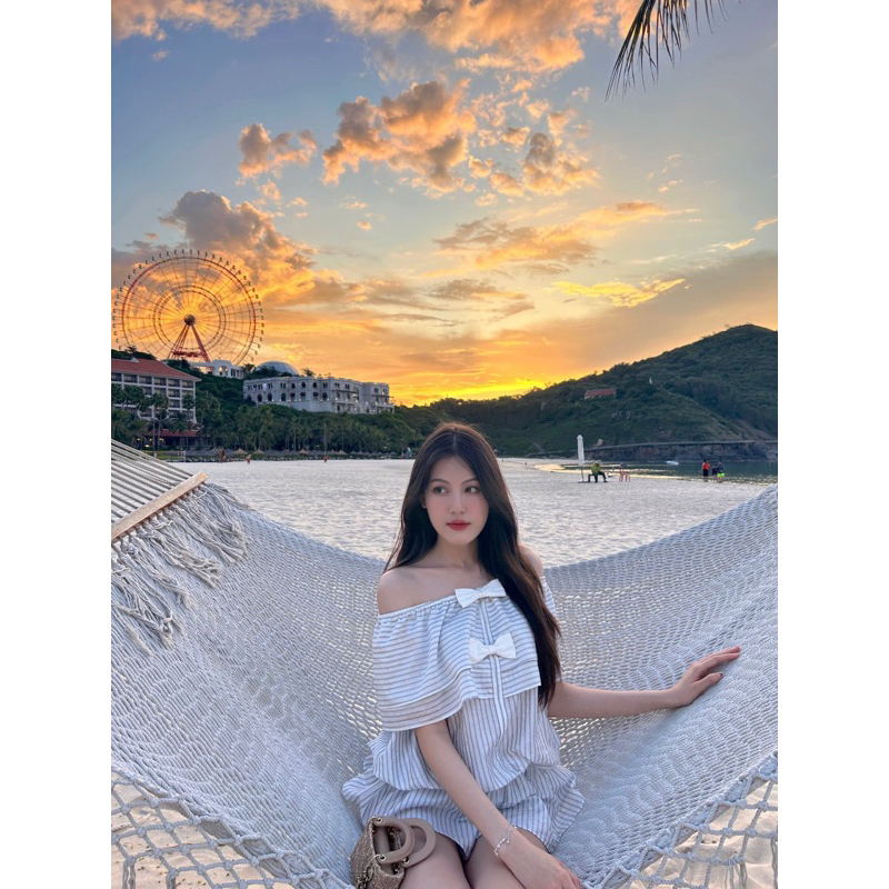 Set bộ Sarah 2 màu trễ vai tiểu thư bo chun chiết eo đính kèm nơ