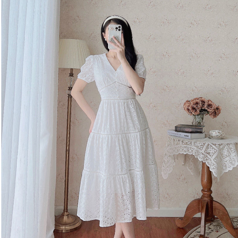 Đầm xoè thô thêu De Leah thiết kế đầm dệt ren trắng với cảm hứng eo corset giúp định hình cơ thể