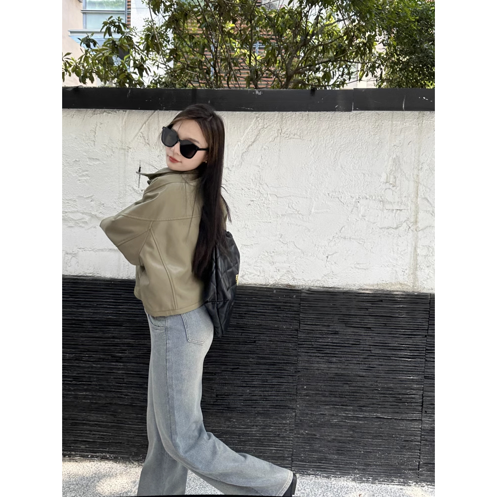 Áo khoác da Taylor croptop nút bấm cổ trụ màu rêu nhạt siêu lạ