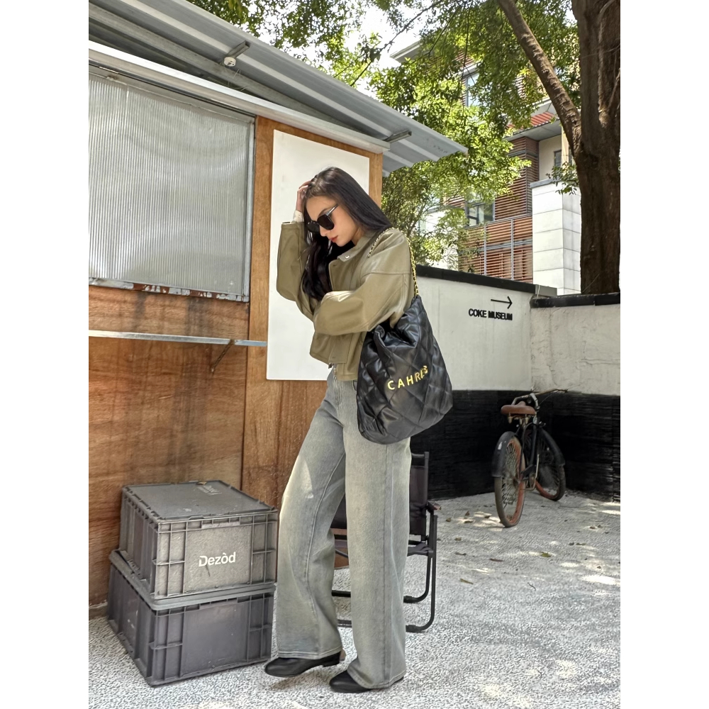 Áo khoác da Taylor croptop nút bấm cổ trụ màu rêu nhạt siêu lạ