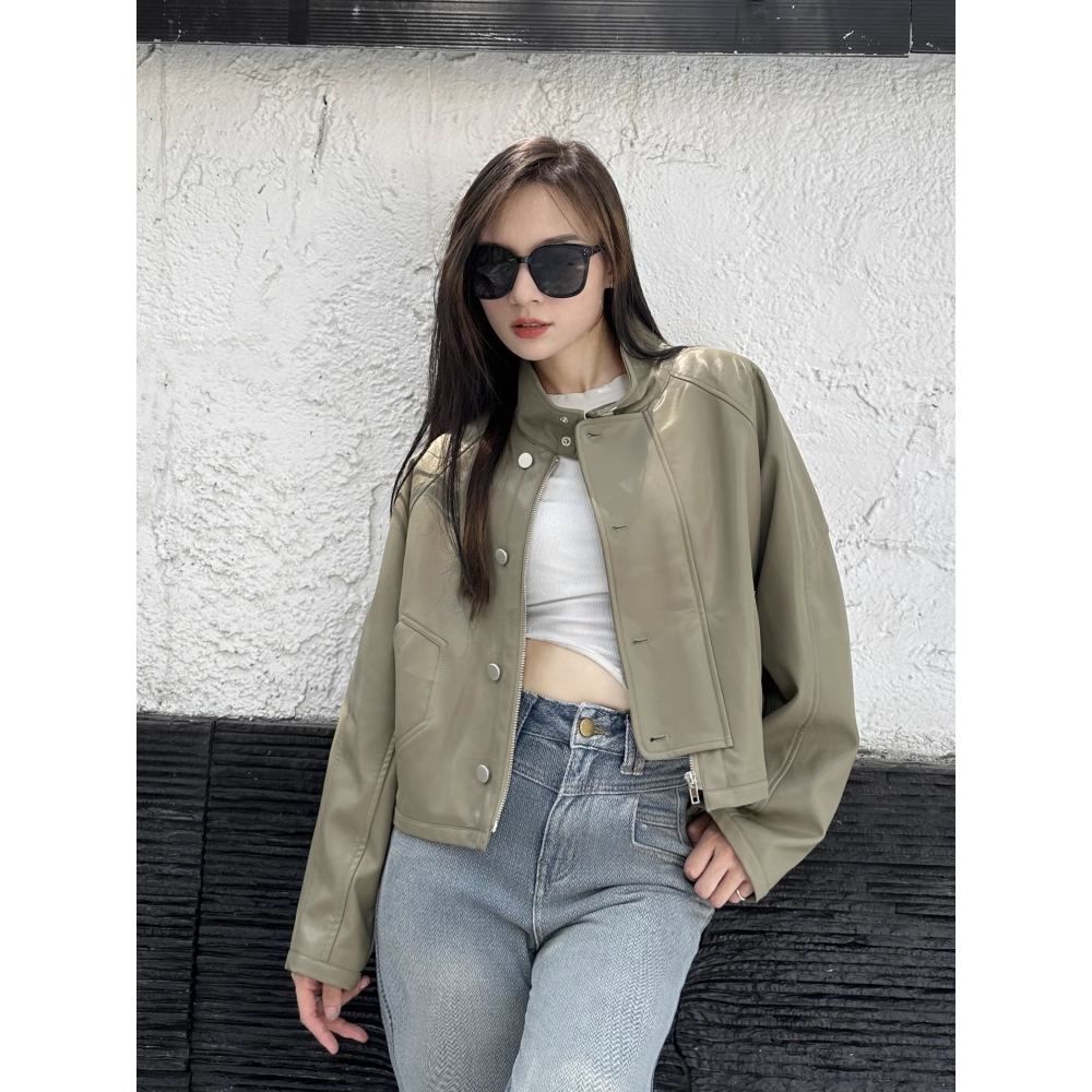 Áo khoác da Taylor croptop nút bấm cổ trụ màu rêu nhạt siêu lạ