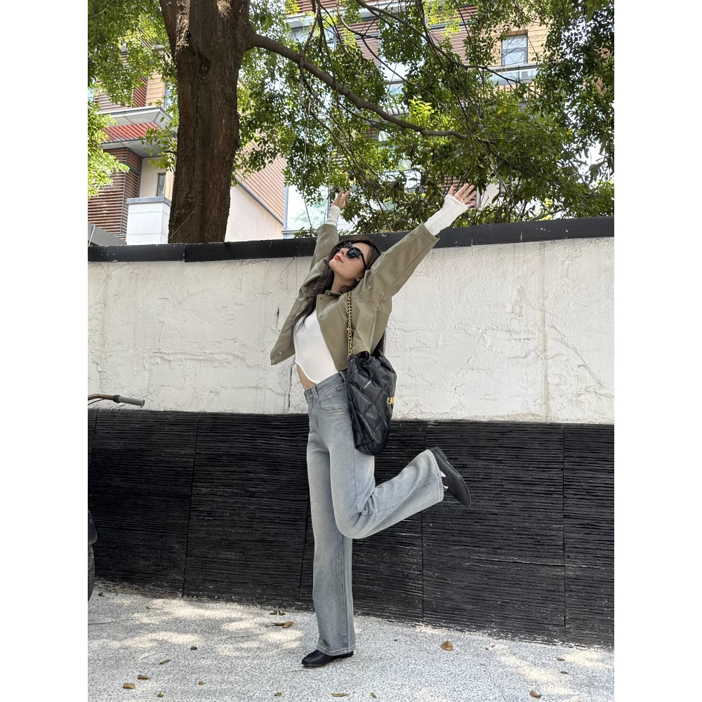 Áo khoác da Taylor croptop nút bấm cổ trụ màu rêu nhạt siêu lạ