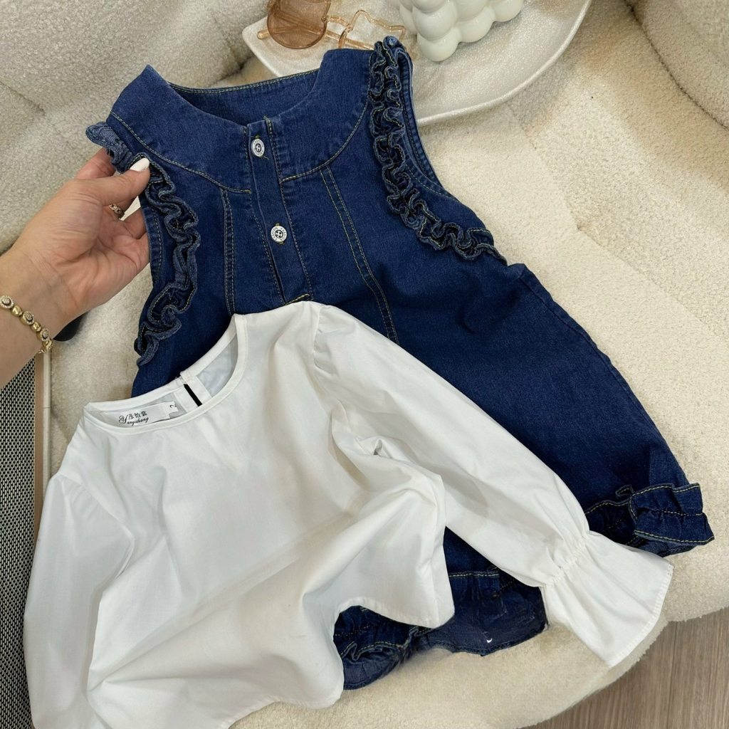 Váy cho bé gái, set váy yếm Jean bèo vai kèm áo sơ mi trắng cách điệu cho bé 12-30kg