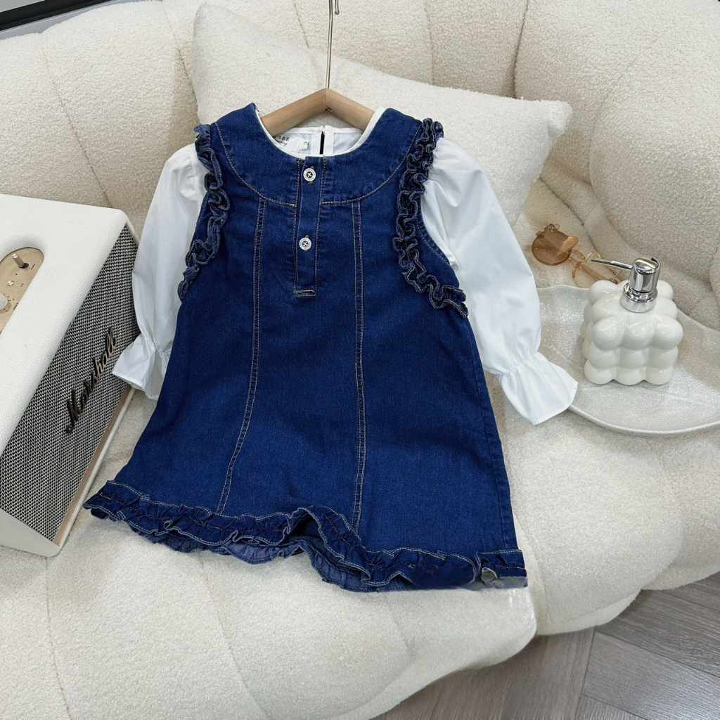 Váy cho bé gái, set váy yếm Jean bèo vai kèm áo sơ mi trắng cách điệu cho bé 12-30kg