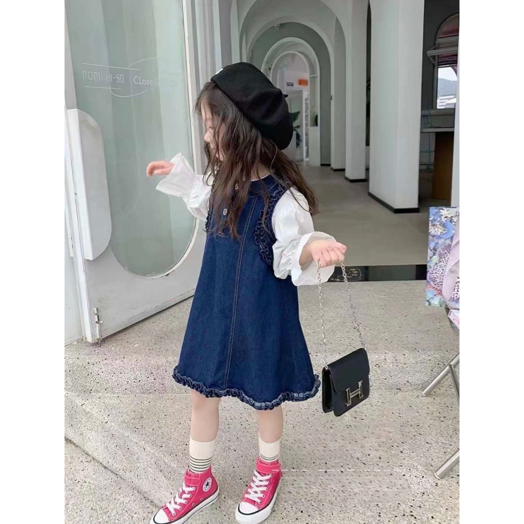 Váy cho bé gái, set váy yếm Jean bèo vai kèm áo sơ mi trắng cách điệu cho bé 12-30kg
