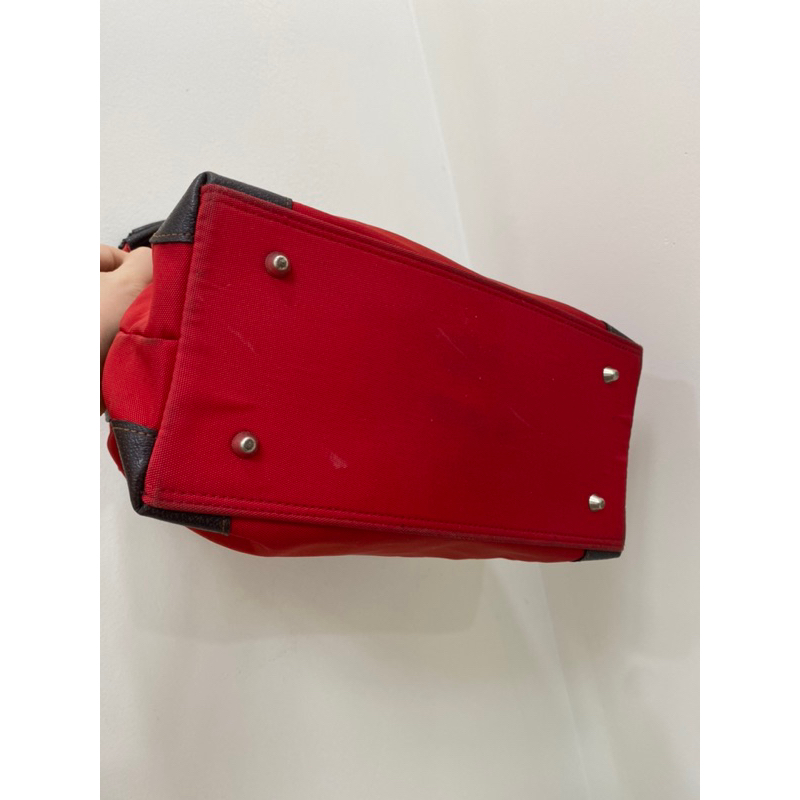 Túi xách tay si vải dù màu đỏ - secondhand