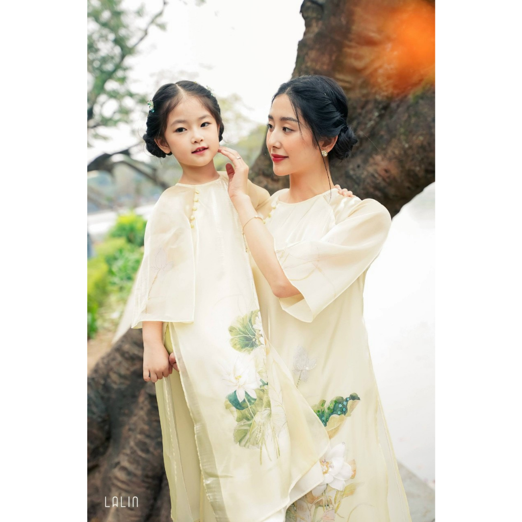 Set áo dài cách tân mẹ và bé -  vải tơ sống - họa tiết đính kết hoa sen cao cấp - màu kem - Thu Hà Silk - TH895