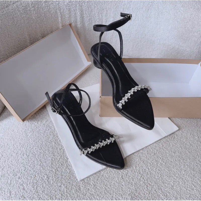 GIÀY SANDAL GÓT TRÒN 4 PHÂN QUAI DÂY ĐÁ MŨI NHỌN MẪU MỚI SIÊU ĐỘC LẠ