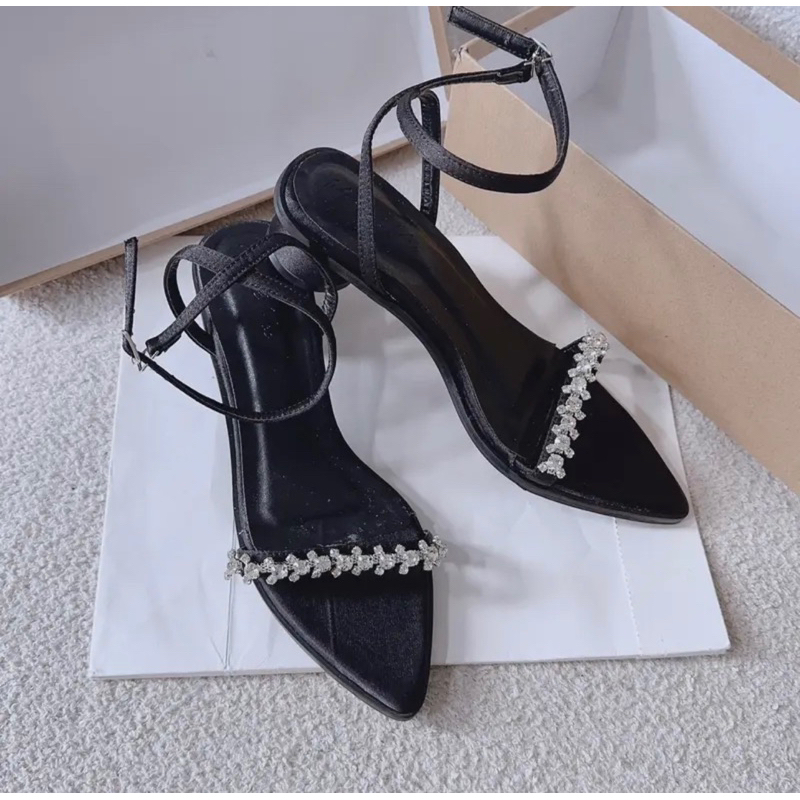 GIÀY SANDAL GÓT TRÒN 4 PHÂN QUAI DÂY ĐÁ MŨI NHỌN MẪU MỚI SIÊU ĐỘC LẠ