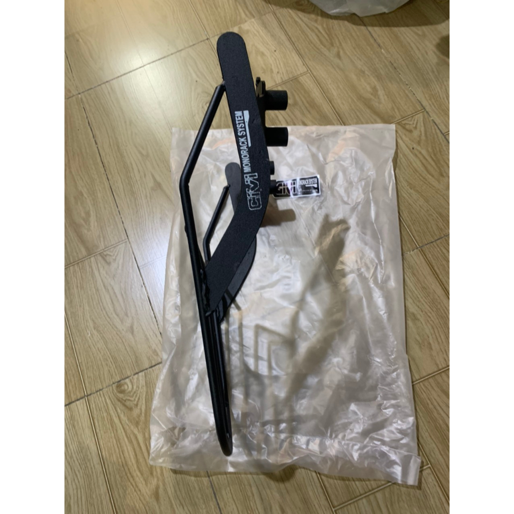 Cảng sau xe FUTURE 125cc đời pha đèn led kiểu givi