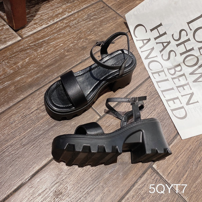 Sandal Gót Vuông Đế Thô Cắt Quai Trơn Siêu Xinh