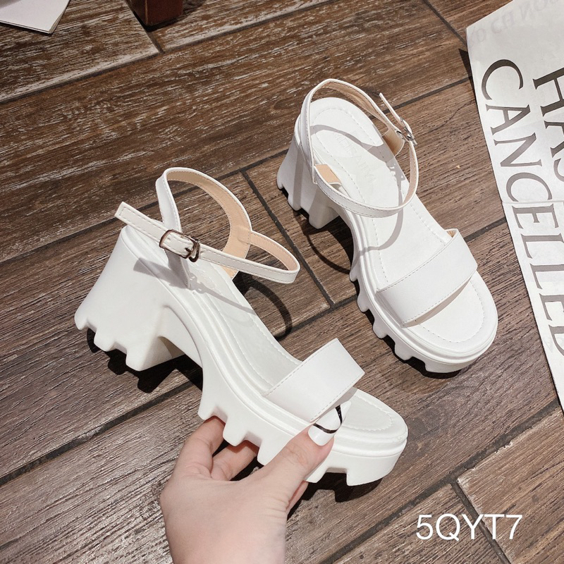 Sandal Gót Vuông Đế Thô Cắt Quai Trơn Siêu Xinh