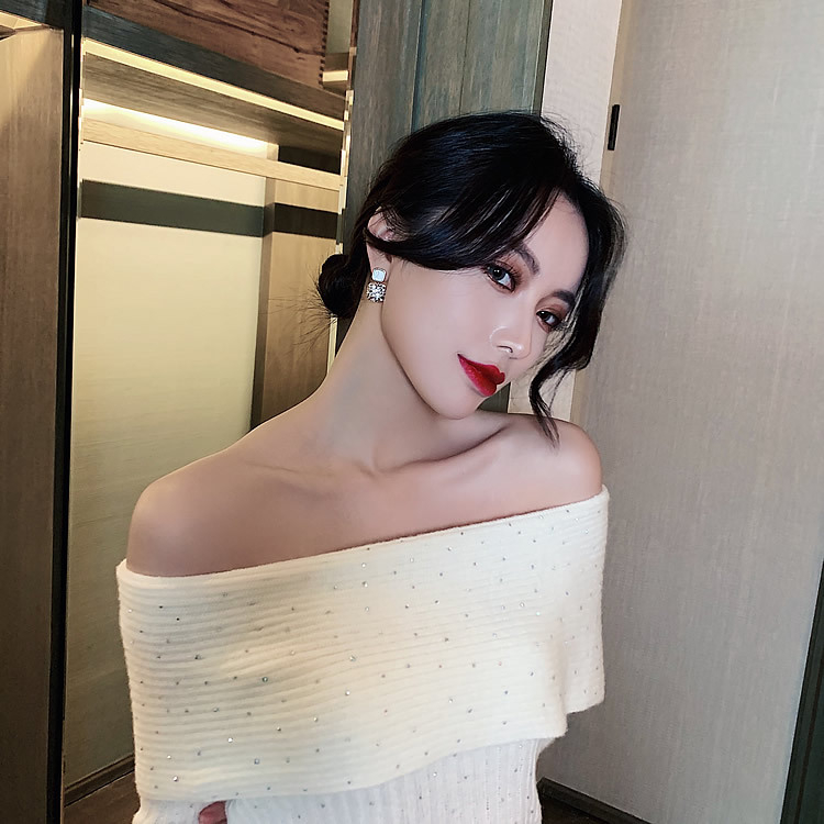 Bông tai vuông đen trắng đá lấp lánh sang trọng quyến rũ Tatitava