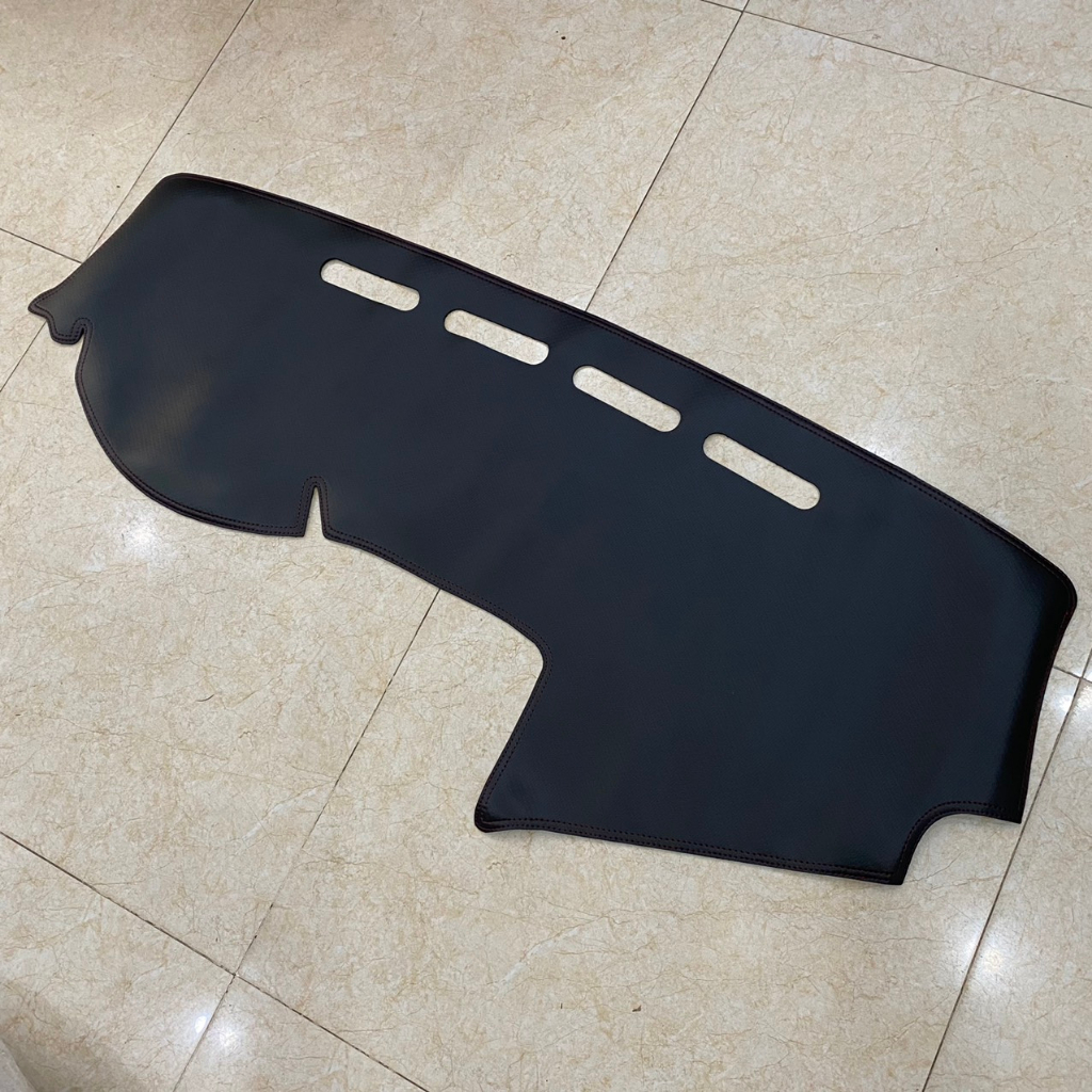 Thảm taplo da cho xe Toyota WIGO 2018 đến 2023 màu đen đẹp, đế chống trượt