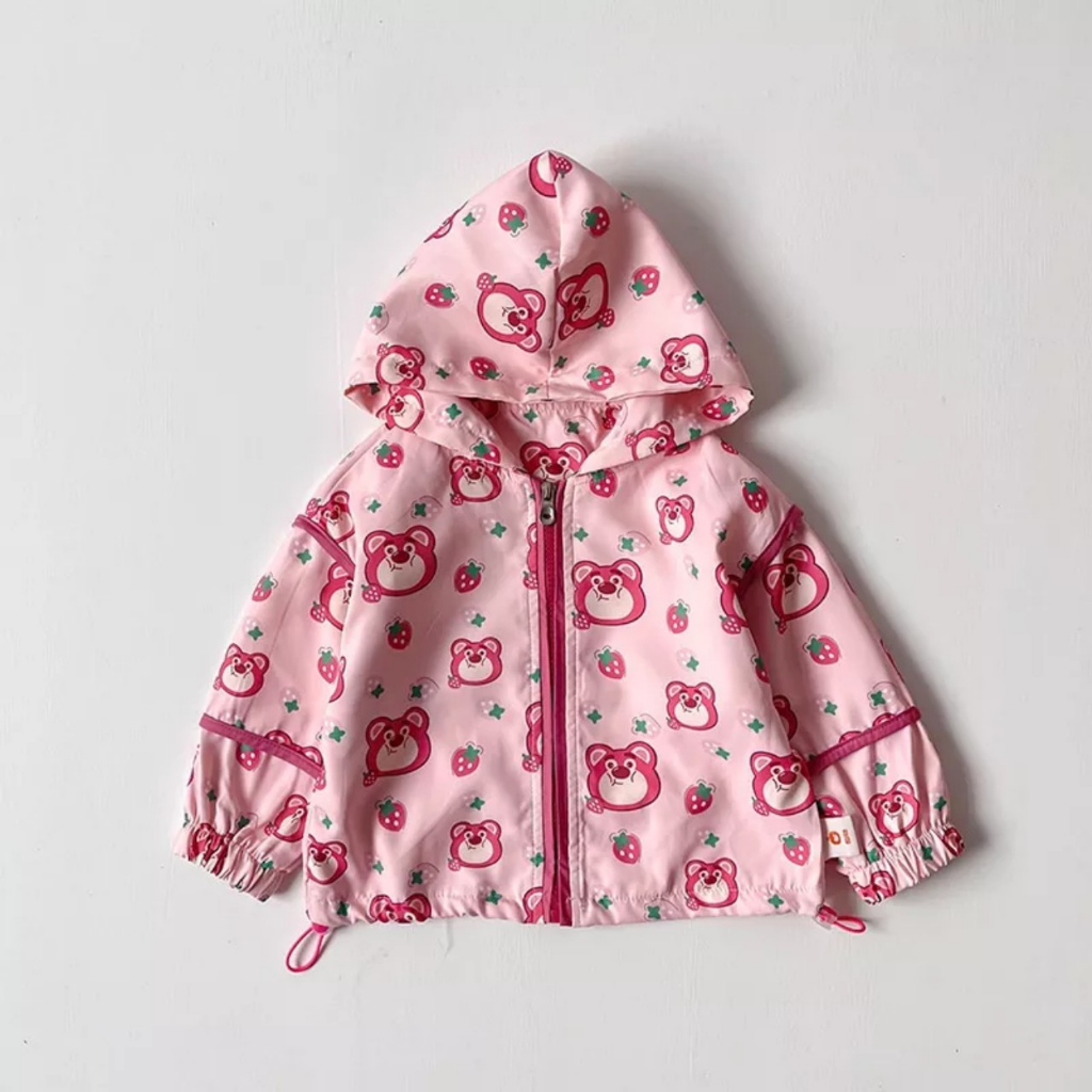 Áo khoác gió 2 lớp kèm mũ hình gấu dâu tây cho bé siêu hót từ 1T đến 7T