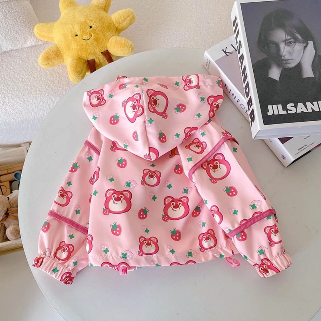 Áo khoác gió 2 lớp kèm mũ hình gấu dâu tây cho bé siêu hót từ 1T đến 7T