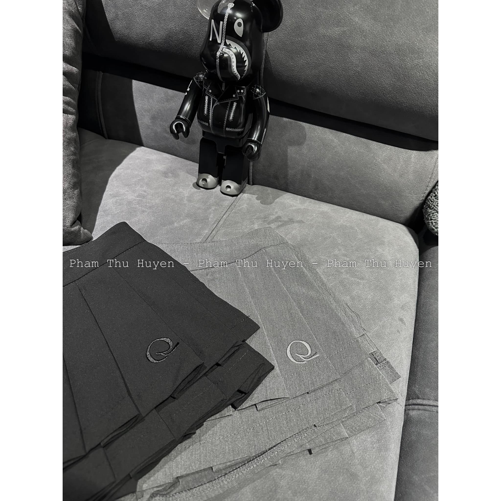 CHÂN VÁY THÊU LOGO