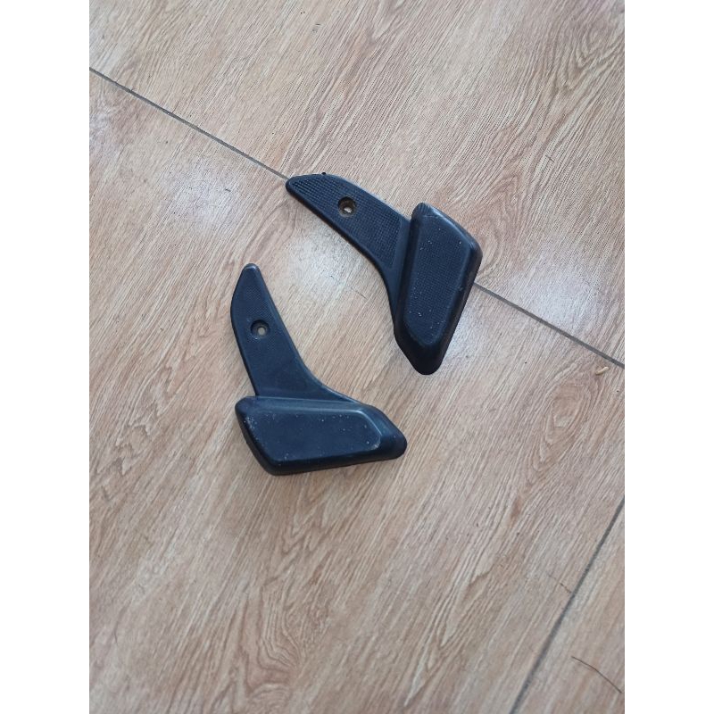 Để chân nhựa Vespa