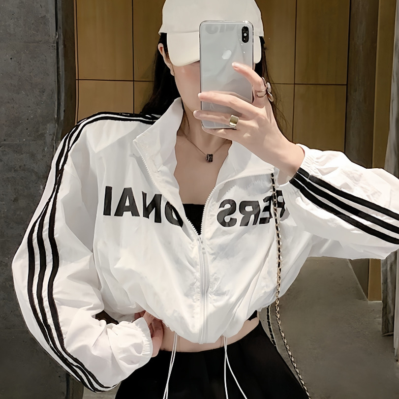 Áo khoác gió PERS ONAL dáng Croptop phối sọc tay có dây rút gấu, áo khoác nữ 2 lớp sang chảnh