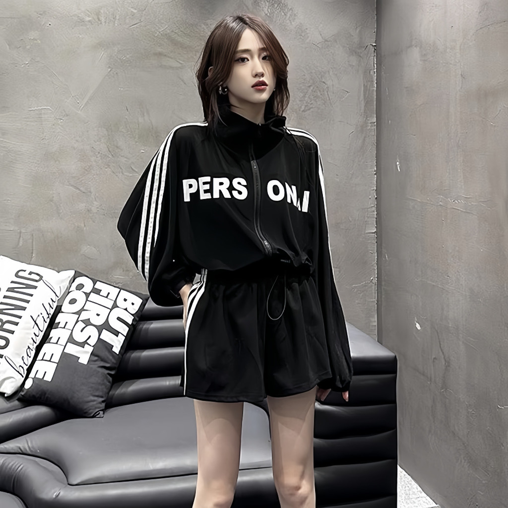 Áo khoác gió PERS ONAL dáng Croptop phối sọc tay có dây rút gấu, áo khoác nữ 2 lớp sang chảnh