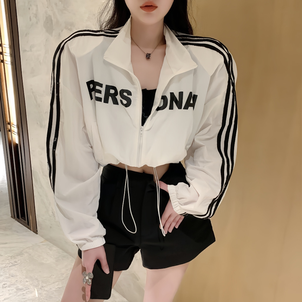 Áo khoác gió PERS ONAL dáng Croptop phối sọc tay có dây rút gấu, áo khoác nữ 2 lớp sang chảnh