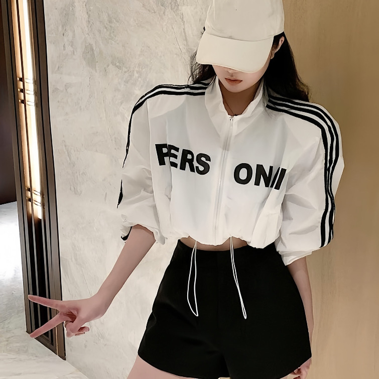 Áo khoác gió PERS ONAL dáng Croptop phối sọc tay có dây rút gấu, áo khoác nữ 2 lớp sang chảnh