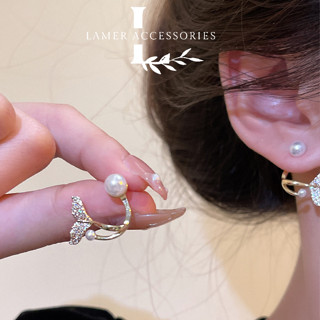  Khuyên tai titan nữ kiểu dáng đuôi cá đính ngọc trai nhân tạo Lamer Accessories phụ kiện trang sức nữ - BT60 