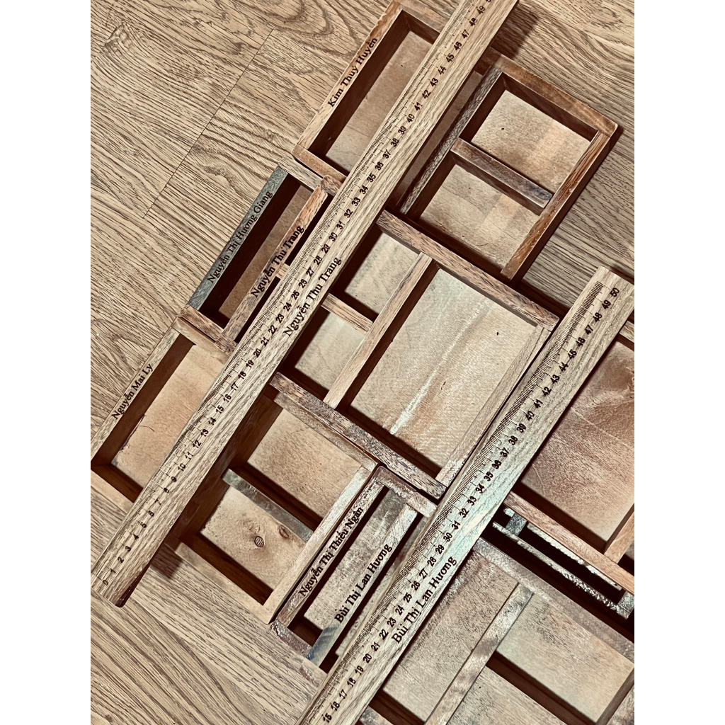 Khay gỗ đựng phấn , dẻ lau bảng cho giáo viên - học sinh + có khắc tên lên SP