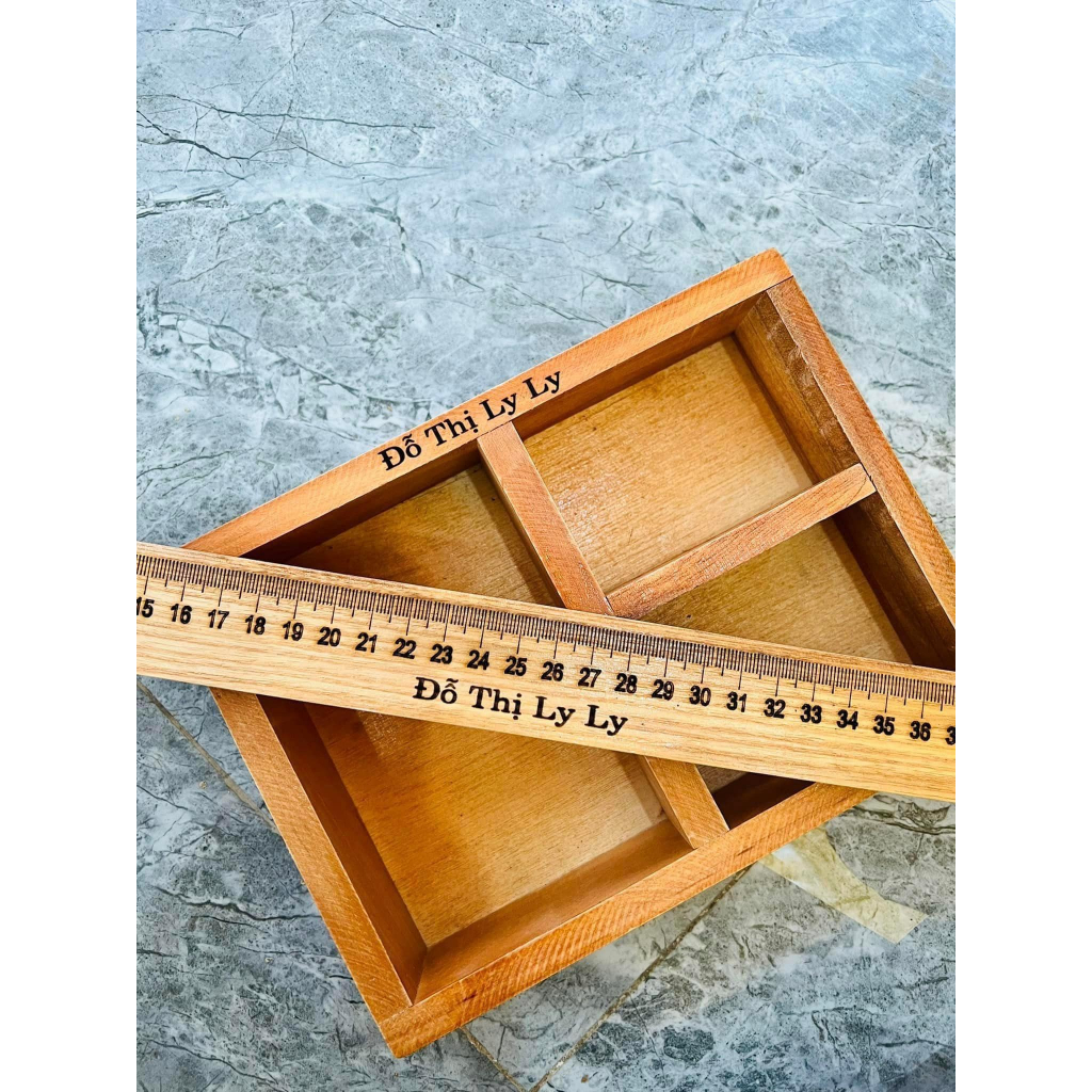 Khay gỗ đựng phấn , dẻ lau bảng cho giáo viên - học sinh + có khắc tên lên SP