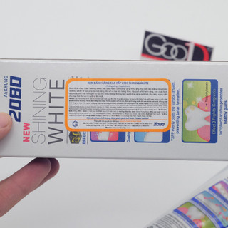 Kem Đánh Trắng Răng 2080 Shining White 3D Effect Hàn Quốc