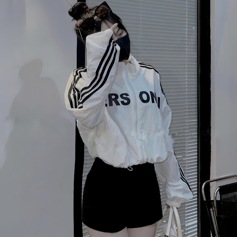 Áo khoác gió PERS ONAL dáng Croptop phối sọc tay có dây rút gấu, áo khoác nữ 2 lớp sang chảnh