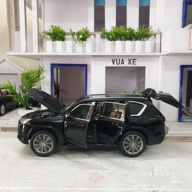 Mô hình xe Lexus LX600 tỉ lệ 1:24 bản mới có đánh lái, còi, trượt ghế, nhún, full kính và chạy cót