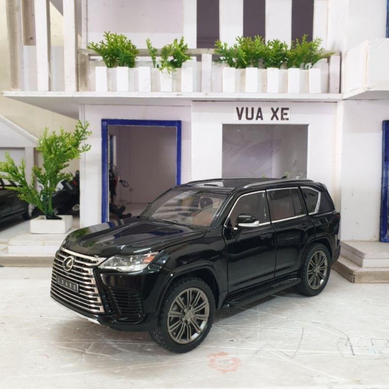 Mô hình xe Lexus LX600 tỉ lệ 1:24 bản mới có đánh lái, còi, trượt ghế, nhún, full kính và chạy cót