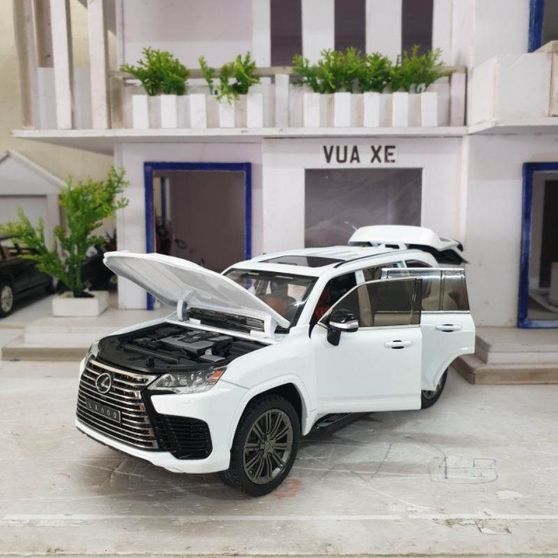 Mô hình xe Lexus LX600 tỉ lệ 1:24 bản mới có đánh lái, còi, trượt ghế, nhún, full kính và chạy cót
