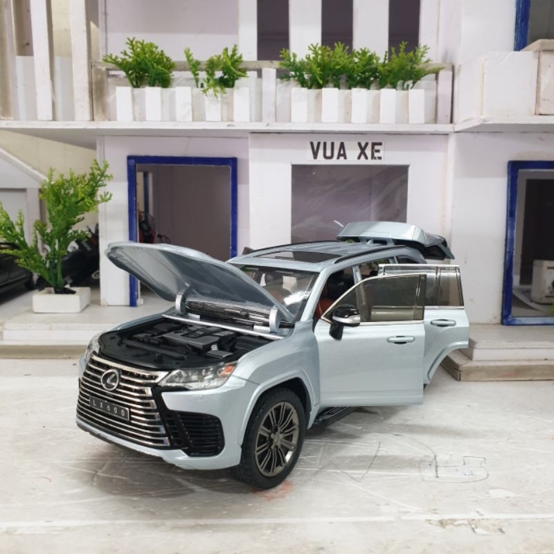 Mô hình xe Lexus LX600 tỉ lệ 1:24 bản mới có đánh lái, còi, trượt ghế, nhún, full kính và chạy cót