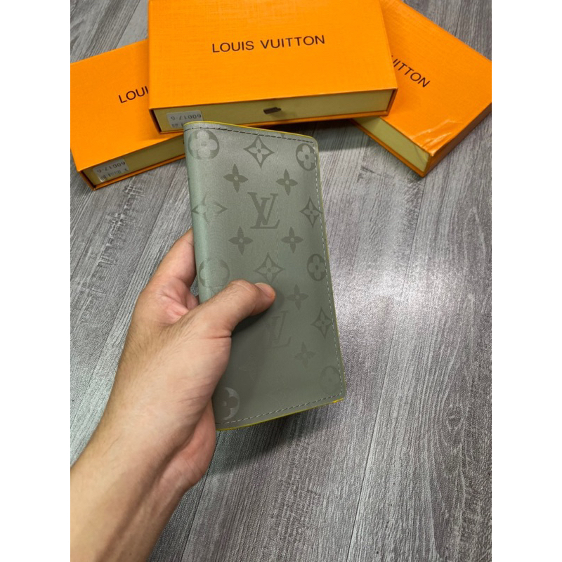 Ví cầm tay LV - MCM nam full box . Ví gập da dành cho nam mẫu mã trẻ trung năng động