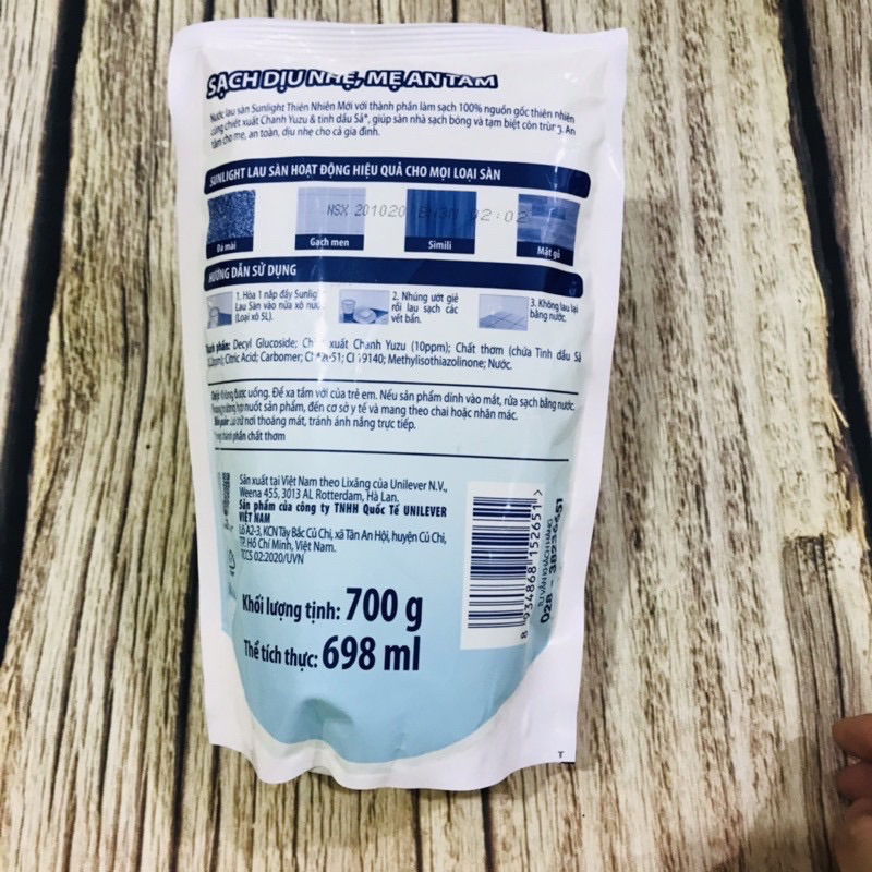 Nước lau sàn Sunlight 700g/gói thiên nhiên hương chanh và tinh dầu xả