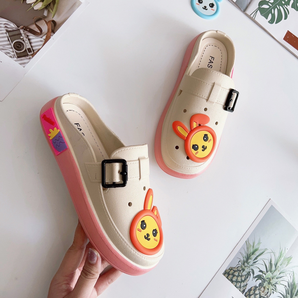 Jy381-C3  - Giày Lỗ nữ 2023 đế dày mùa hè phối màu phối nhiều sticker hoạt hình