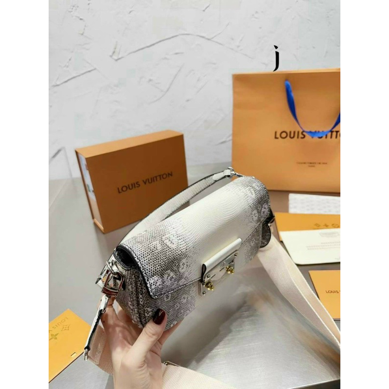 Túi xách LVV cắp nách