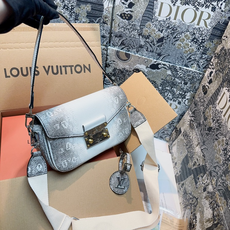 Túi xách LVV cắp nách