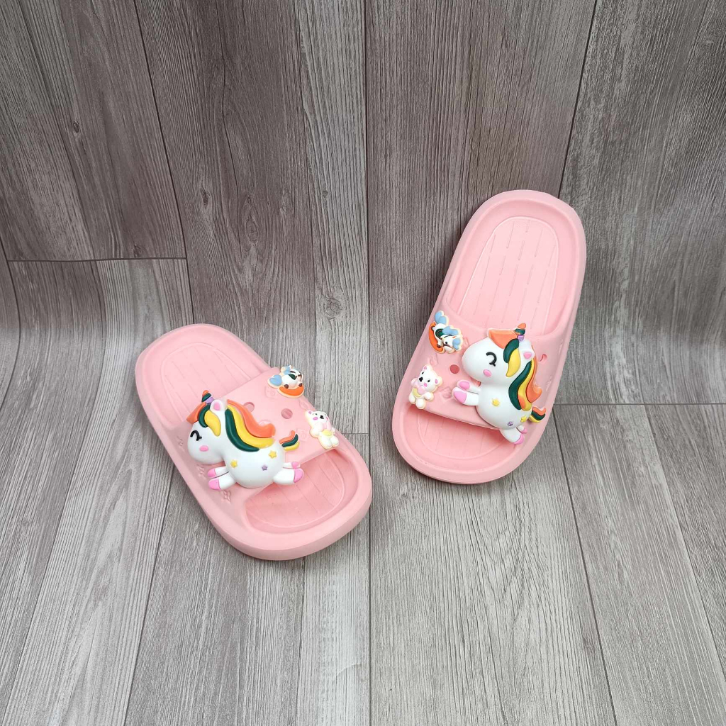 Dép gấu dâu cho bé, dép lê cho bé gái họa tiết gấu hồng xinh xắn dễ thương hàng Quảng Châu loại đẹp đi êm nhẹ  LE11