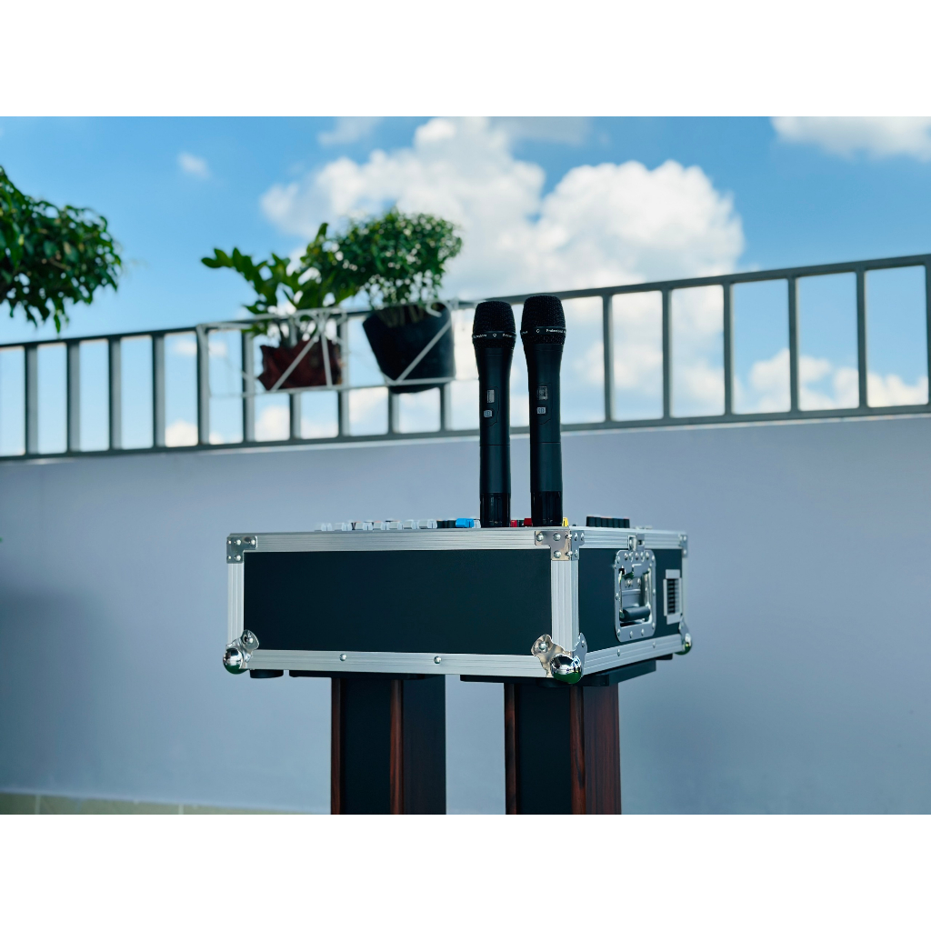 Mixer MTMAX F10 MAX liền công suất cực khủng chuyên nghiệp tích hợp nhiều hiệu ứng. Kèm 2 micro uhf, bảo hành 12 tháng