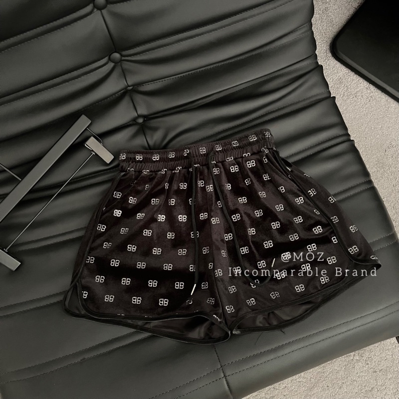 Quần Short Nhung logo đá