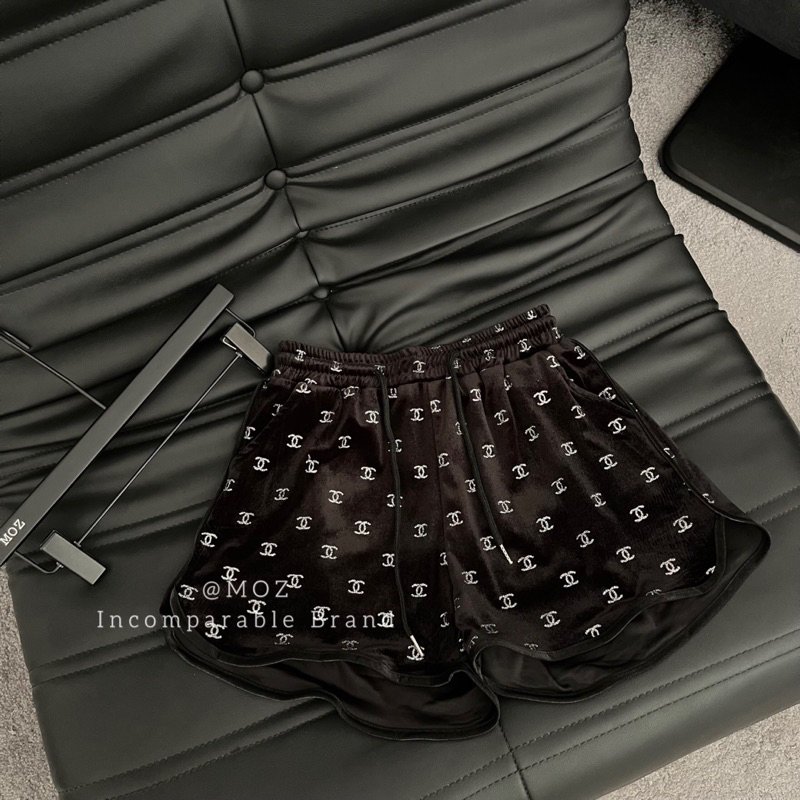 Quần Short Nhung logo đá