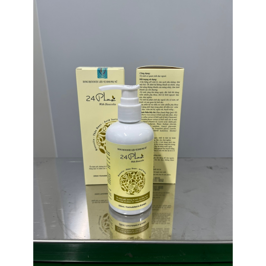 Dung dịch Dược liệu vệ sinh phụ nữ 24 Plus 225ml - Trầu không, trà xanh, rau má