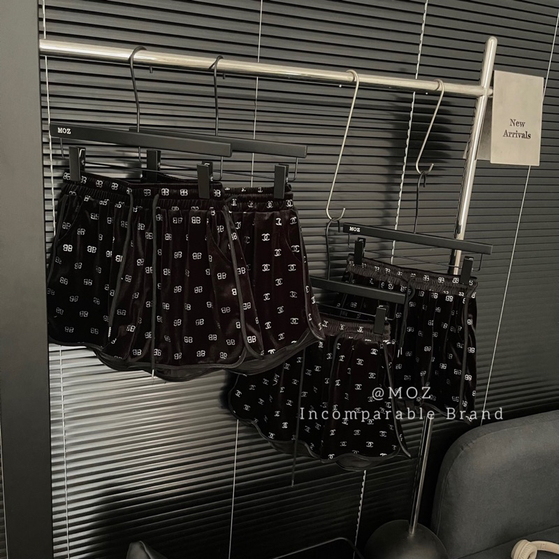 Quần Short Nhung logo đá